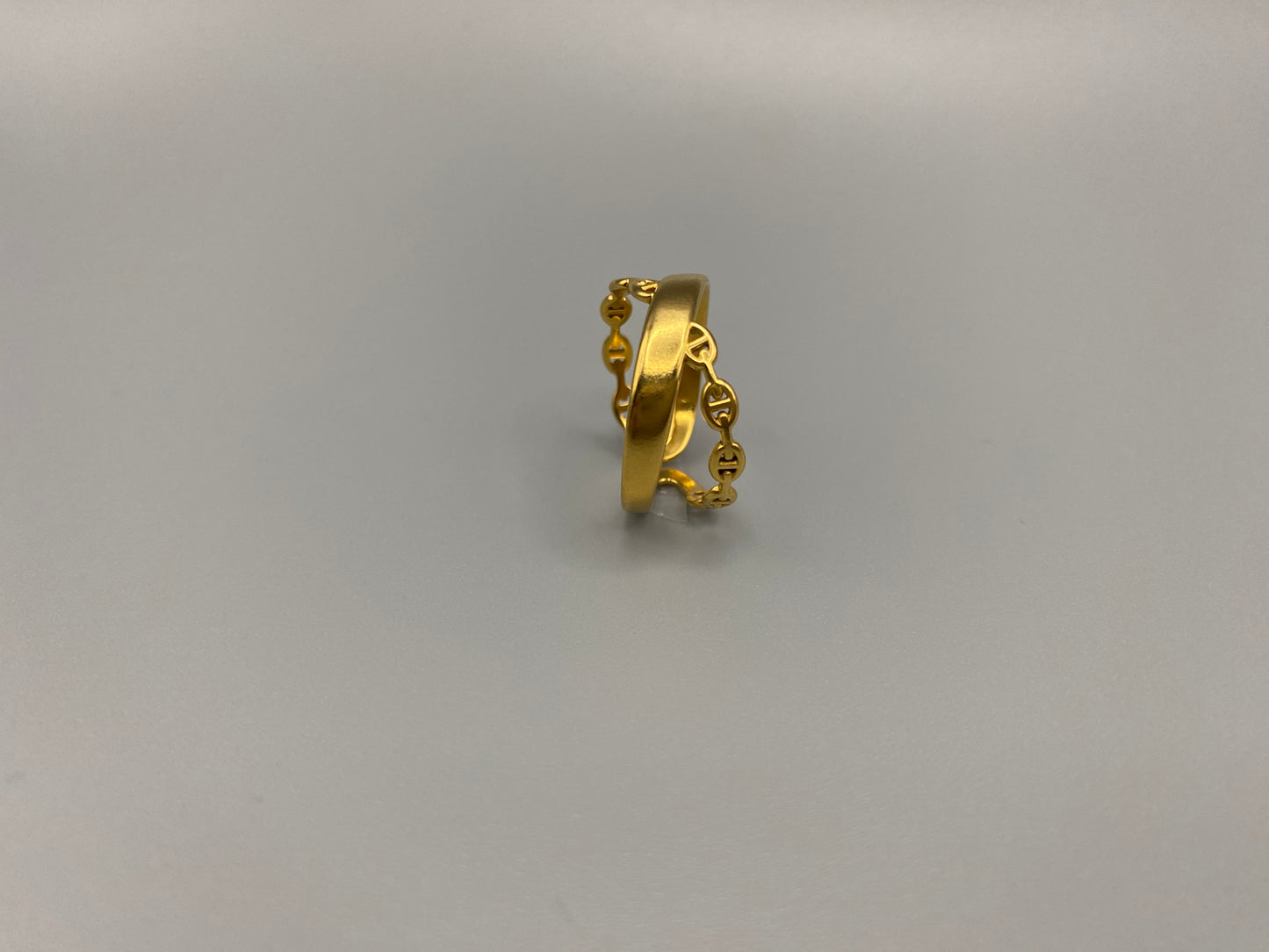 Francesca Ring Gold: A stunning piece of jewellery that combines elegance with modern design. Crafted from high-quality stainless steel and plated with gold, it features a double-layer ‘D’ shape and an adjustable band. This ring is nickel-free and lead-free, ensuring safety for sensitive skin. The channel setting adds a touch of sophistication. Perfect for gifts, anniversaries, parties, and more, the adjustable band ensures a perfect fit for any finger size, making it a versatile addition to any jewellery c