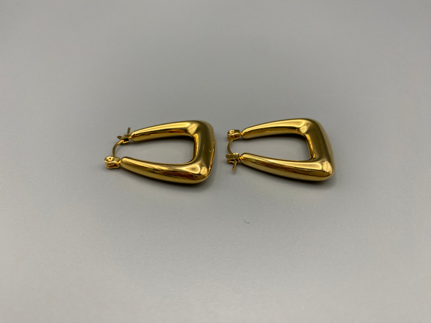 Harmony Gold Earrings made from stainless steel with PVD 18k gold and titanium plating. Hypoallergenic, lead and nickel-free, perfect for sensitive skin. Featuring a trendy geometric shape and tarnish-free colour retention, these earrings blend elegance and durability.