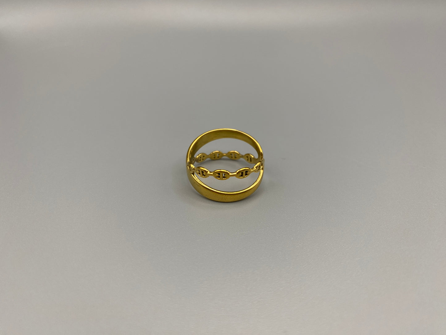 Francesca Ring Gold: A stunning piece of jewellery that combines elegance with modern design. Crafted from high-quality stainless steel and plated with gold, it features a double-layer ‘D’ shape and an adjustable band. This ring is nickel-free and lead-free, ensuring safety for sensitive skin. The channel setting adds a touch of sophistication. Perfect for gifts, anniversaries, parties, and more, the adjustable band ensures a perfect fit for any finger size, making it a versatile addition to any jewellery