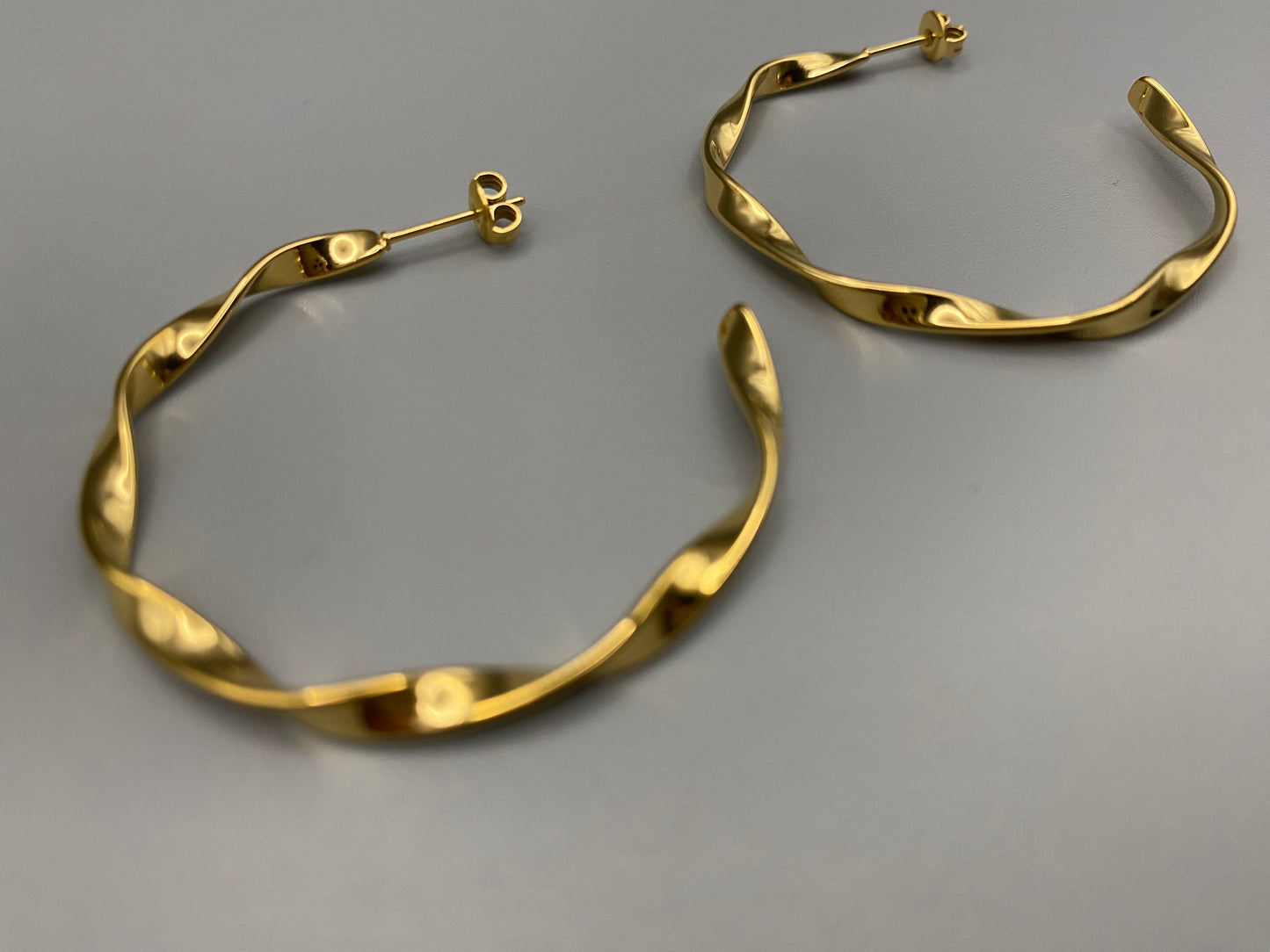 “Leanne C Shape Earrings Gold: Fashion-forward twisted wire earrings with an irregular C-shaped design, crafted from high-quality stainless steel and plated with luxurious 18K gold. Perfect for any occasion.”