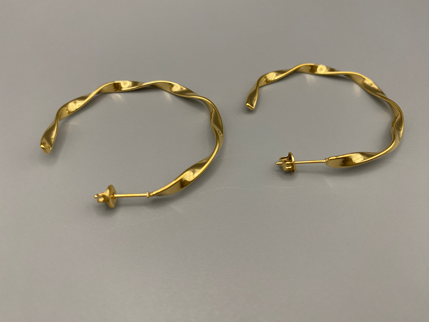 “Leanne C Shape Earrings Gold: Fashion-forward twisted wire earrings with an irregular C-shaped design, crafted from high-quality stainless steel and plated with luxurious 18K gold. Perfect for any occasion.”