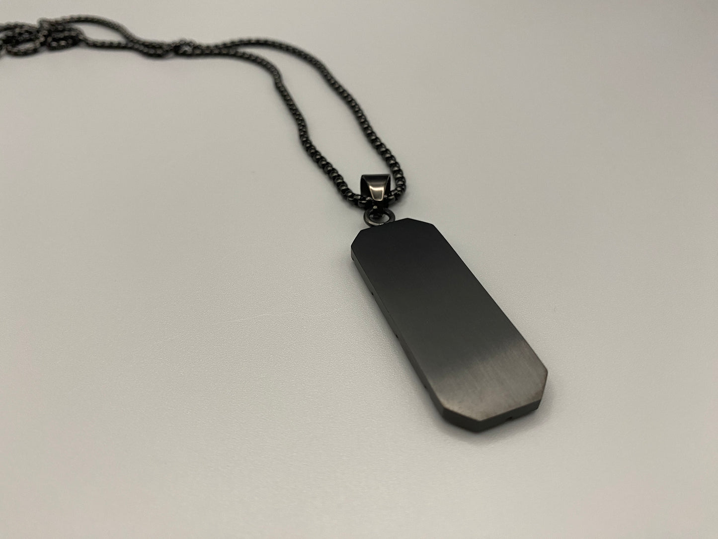 Sentinel Men’s Dog Tag Black Chain. Classic yet contemporary design. High-quality stainless steel with a sleek black finish. Dog tag-inspired with a subtle pattern. Length: 30 cm. Unisex design. Comfortable strand chain for all-day wear.