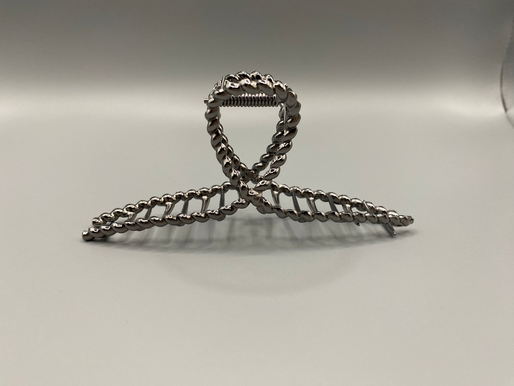 “Bellezza Claw Clip crafted from high-quality acrylic with a dark silver finish. Measures 11.5 cm in length, ideal for securing various hairstyles. Durable and stylish, perfect for both formal and casual occasions.”