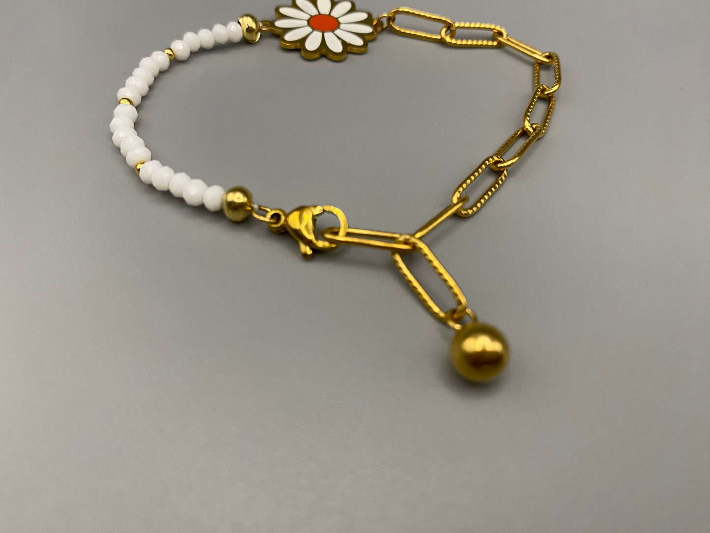 Daisy Chain Bead Bracelet in white, crafted from stainless steel with 18K gold plating. Features a daisy flower pattern with crystal and rhinestone accents. Eco-friendly, nickel and lead-free, safe for sensitive skin.”