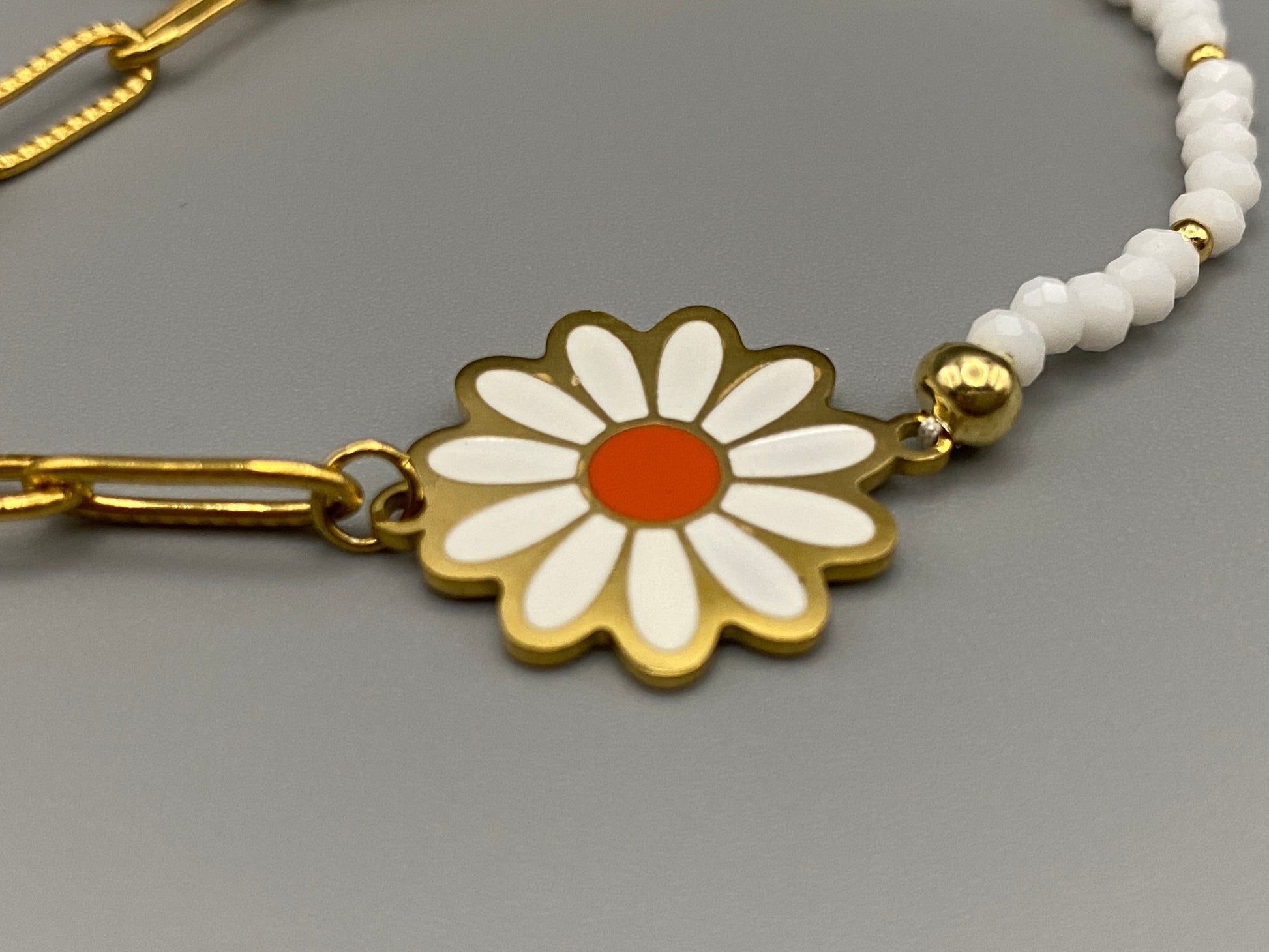 Daisy Chain Bead Bracelet in white, crafted from stainless steel with 18K gold plating. Features a daisy flower pattern with crystal and rhinestone accents. Eco-friendly, nickel and lead-free, safe for sensitive skin.”