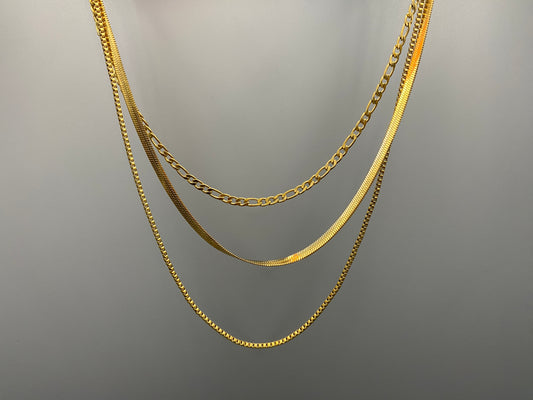 Gina Three Layered Gold Chain Necklace. Three delicate chains layered for a sophisticated look. 18k gold plated, PVD plated for durability. Stainless steel, corrosion-resistant. Adjustable length: 40 cm + 5 cm extender. Versatile for casual and formal wear.