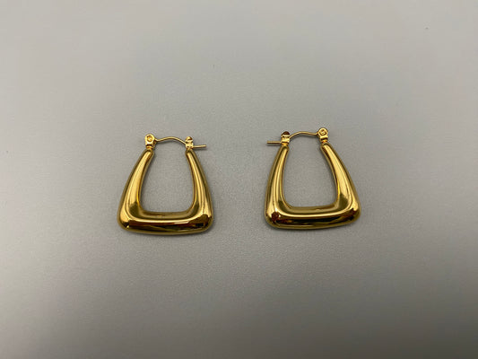 Harmony Gold Earrings made from stainless steel with PVD 18k gold and titanium plating. Hypoallergenic, lead and nickel-free, perfect for sensitive skin. Featuring a trendy geometric shape and tarnish-free color retention, these earrings blend elegance and durability.