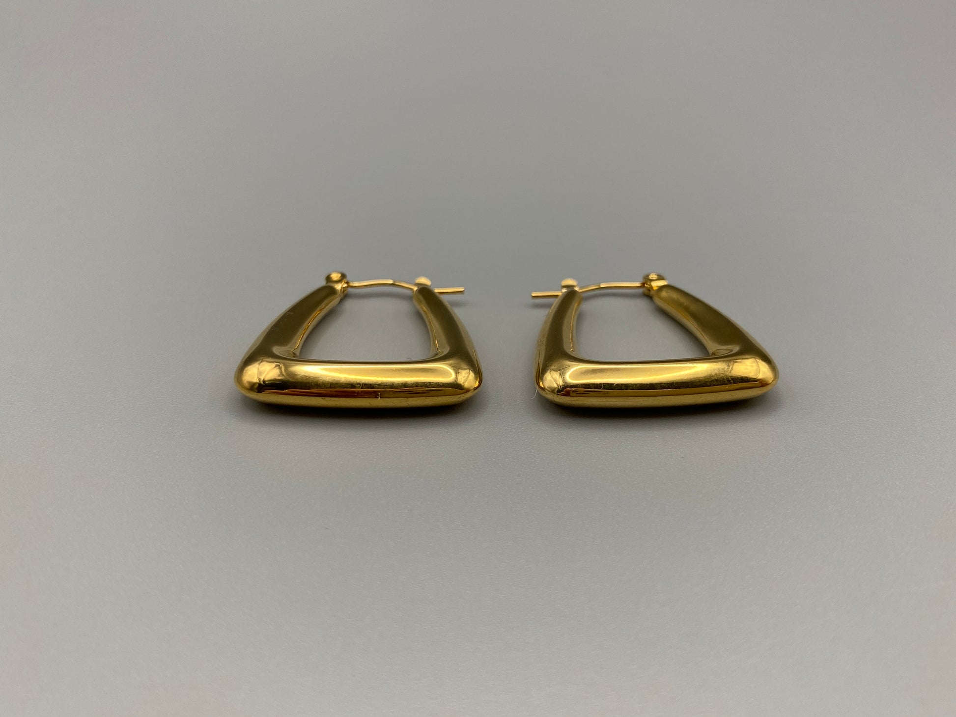 Harmony Gold Earrings made from stainless steel with PVD 18k gold and titanium plating. Hypoallergenic, lead and nickel-free, perfect for sensitive skin. Featuring a trendy geometric shape and tarnish-free colour retention, these earrings blend elegance and durability.