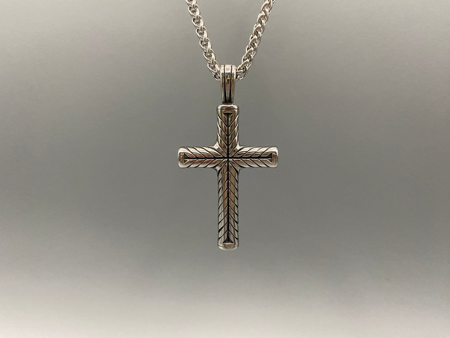 Faith Men’s Cross Chain Necklace. Timeless cross pendant in high-quality stainless steel. Durable, polished finish. Classic style for casual and formal wear. Unisex design. Length: 30 cm. Comfortable strand chain for all-day wear.