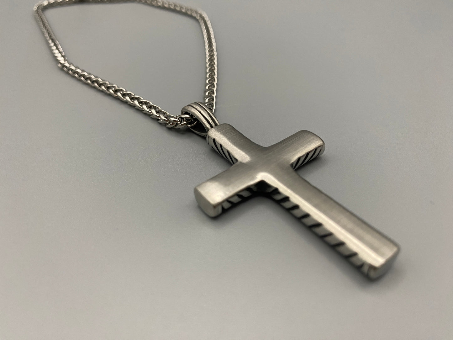 Faith Men’s Cross Chain Necklace. Timeless cross pendant in high-quality stainless steel. Durable, polished finish. Classic style for casual and formal wear. Unisex design. Length: 30 cm. Comfortable strand chain for all-day wear.