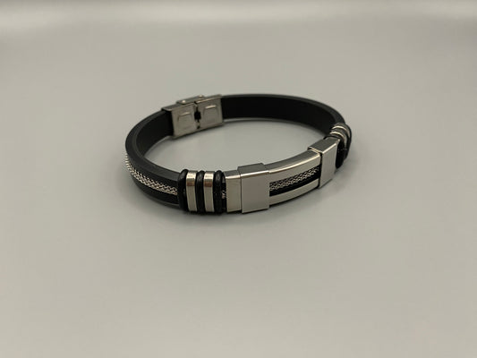 “Urban Vortex Men’s Wrist Wear Bracelet with a vintage-inspired stainless steel link chain design. Available in various finishes including 14K, 18K, 24K gold plated, rose gold plated, and silver plated. Measures 21 cm for a comfortable fit.”