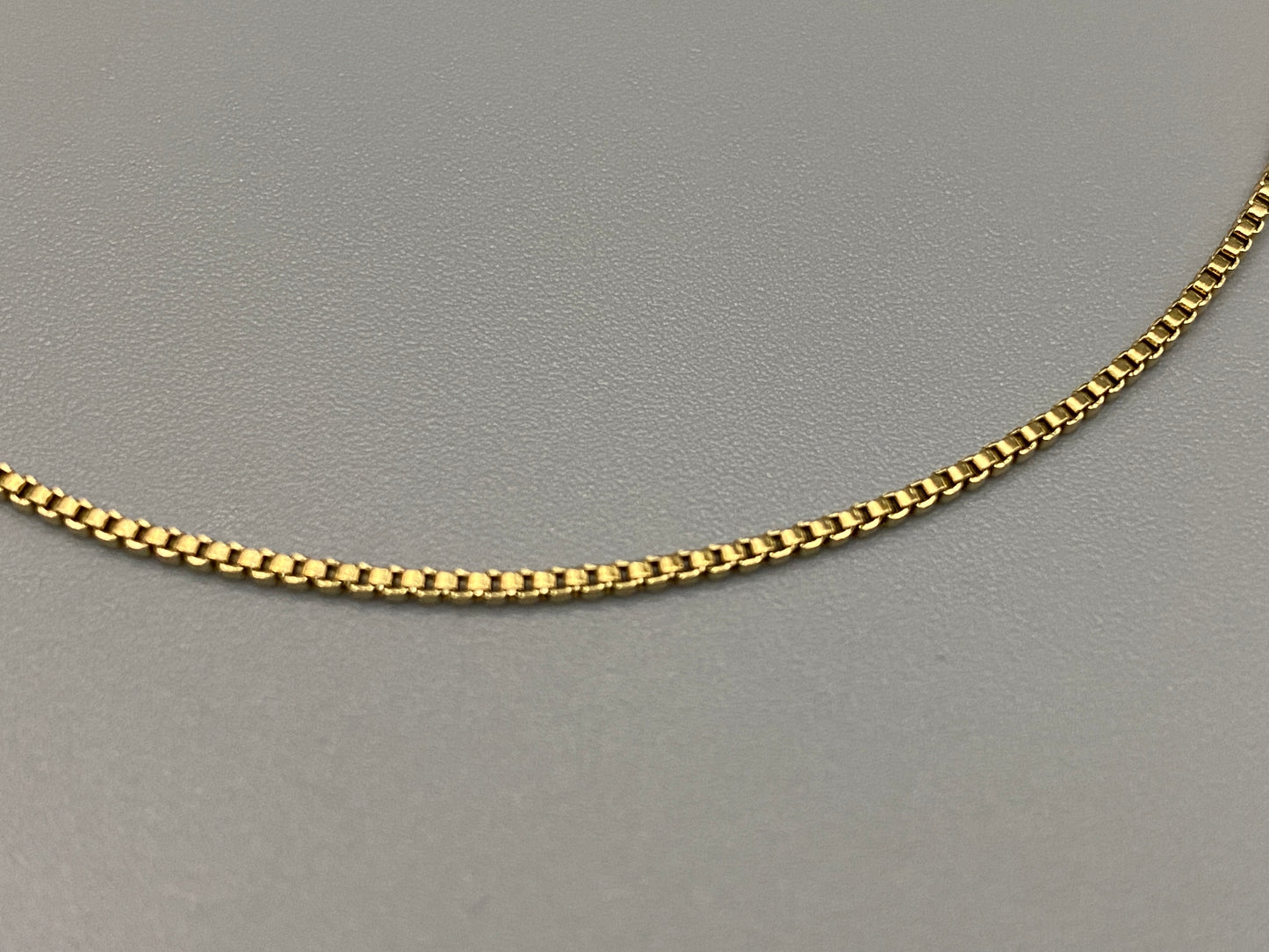 “Venice Fine Box Chain Bracelet in Gold. Made from 316L stainless steel, this 18+3cm adjustable bracelet is gold plated, eco-friendly (nickel and lead-free), and waterproof. Stylish and practical, it adds a touch of elegance to any jewellery collection.”
