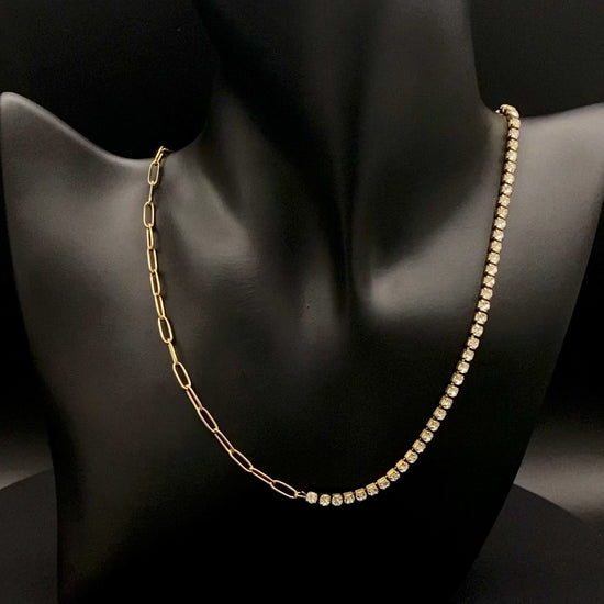 “Gemma Necklace in gold with iced-out zircon paperclip chain, crafted from tarnish-free stainless steel and plated with 18K gold. Measures 45 cm in length with a 5 cm adjustment. Waterproof and perfect for daily wear or special occasions.”