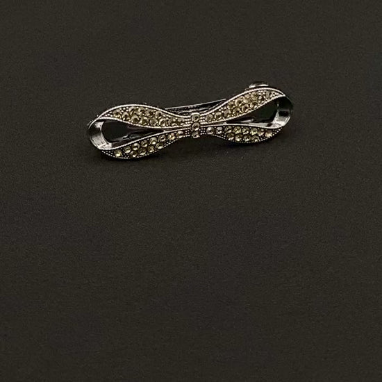 “Jasmine Dazzling Hair Pin in Silver Yellow with a rhinestone bow design featuring sparkling yellow zirconia inset stones. Measures 8x3x3 cm, crafted from high-quality metal for durability. Elegant and versatile, perfect for both special occasions and everyday wear.”