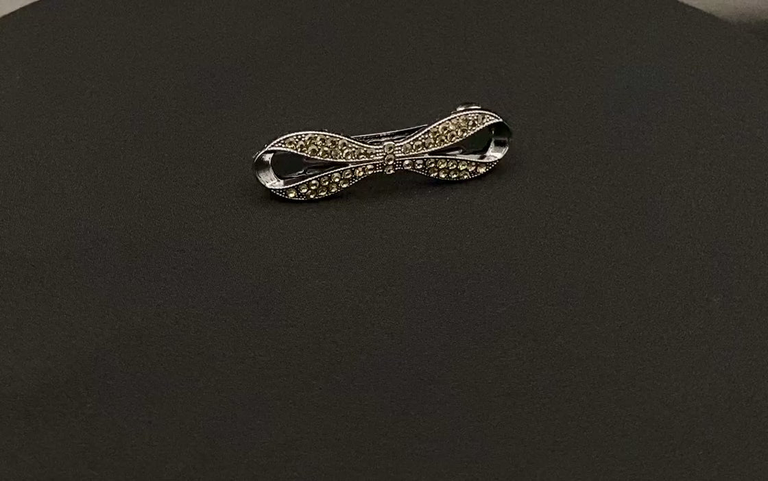 “Jasmine Dazzling Hair Pin in Silver Yellow with a rhinestone bow design featuring sparkling yellow zirconia inset stones. Measures 8x3x3 cm, crafted from high-quality metal for durability. Elegant and versatile, perfect for both special occasions and everyday wear.”