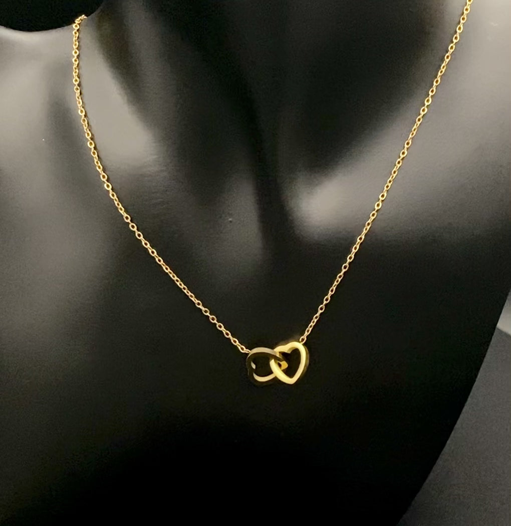 Eternity Twin Hearts Pendant Necklace Gold. Two intertwined hearts symbolizing eternal love. 18k gold, non-tarnish, waterproof, non-fade. Adjustable length: 41 cm + 5 cm extender. Elegant and versatile for any occasion.