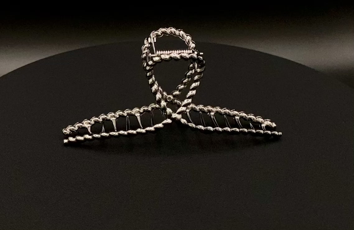 “Bellezza Claw Clip crafted from high-quality acrylic with a dark silver finish. Measures 11.5 cm in length, ideal for securing various hairstyles. Durable and stylish, perfect for both formal and casual occasions.”