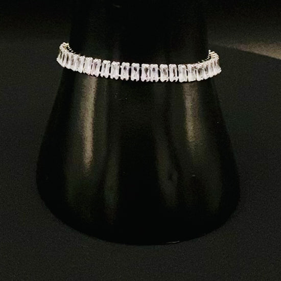 “Isdis Bracelet with a luxurious hip hop design, made from high-quality copper and adorned with sparkling zirconia stones. Features an adjustable closure with pull strings.”