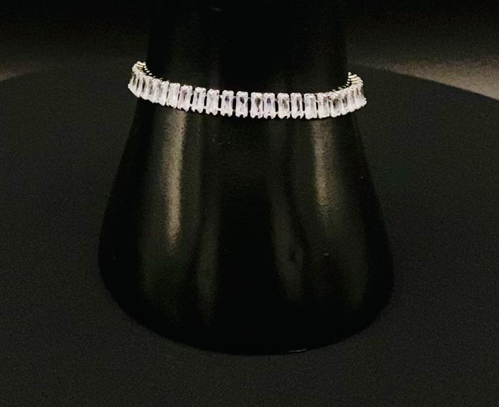 “Isdis Bracelet with a luxurious hip hop design, made from high-quality copper and adorned with sparkling zirconia stones. Features an adjustable closure with pull strings.”