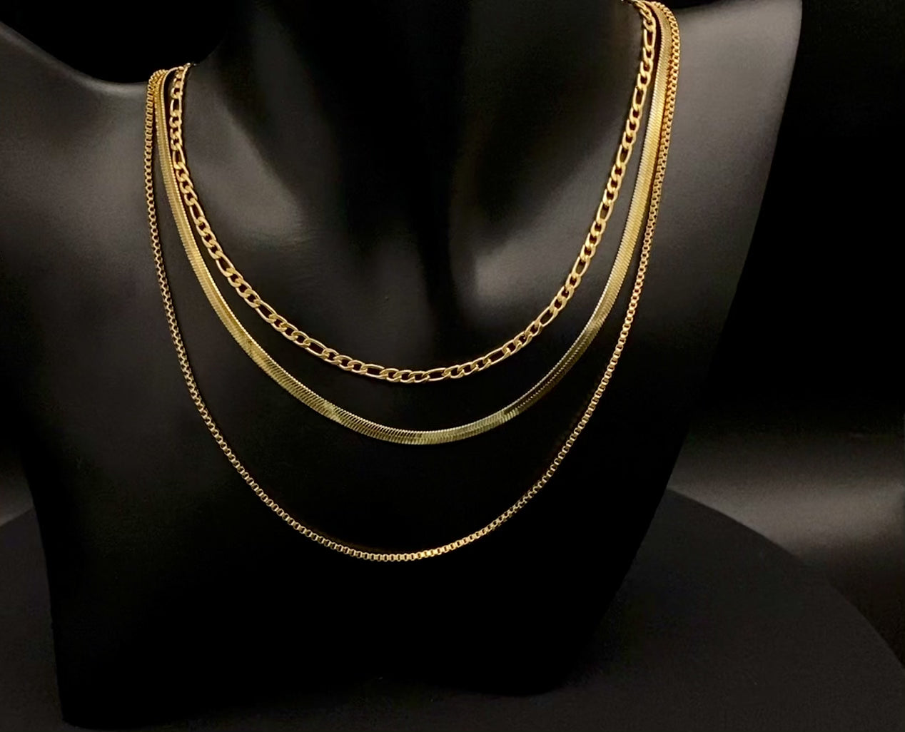 Gina Three Layered Gold Chain Necklace. Three delicate chains layered for a sophisticated look. 18k gold plated, PVD plated for durability. Stainless steel, corrosion-resistant. Adjustable length: 40 cm + 5 cm extender. Versatile for casual and formal wear.