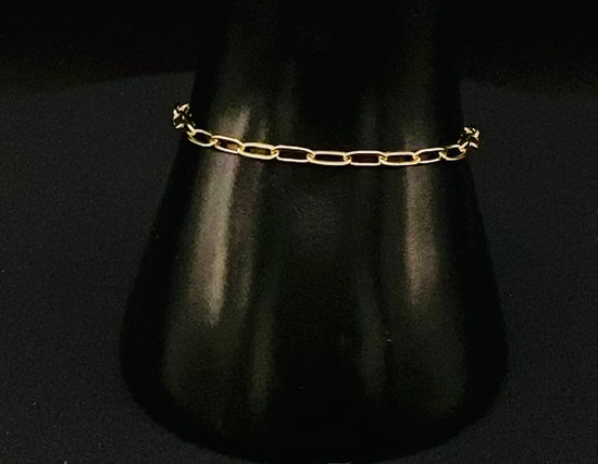 “Nexa Chain Link Bracelet in gold, crafted from premium gold stainless steel with titanium steel construction. Features a modern chain link design, gold PVD plating, and measures 17 cm with a 3 cm adjustment for a sleek, durable, and stylish look.”