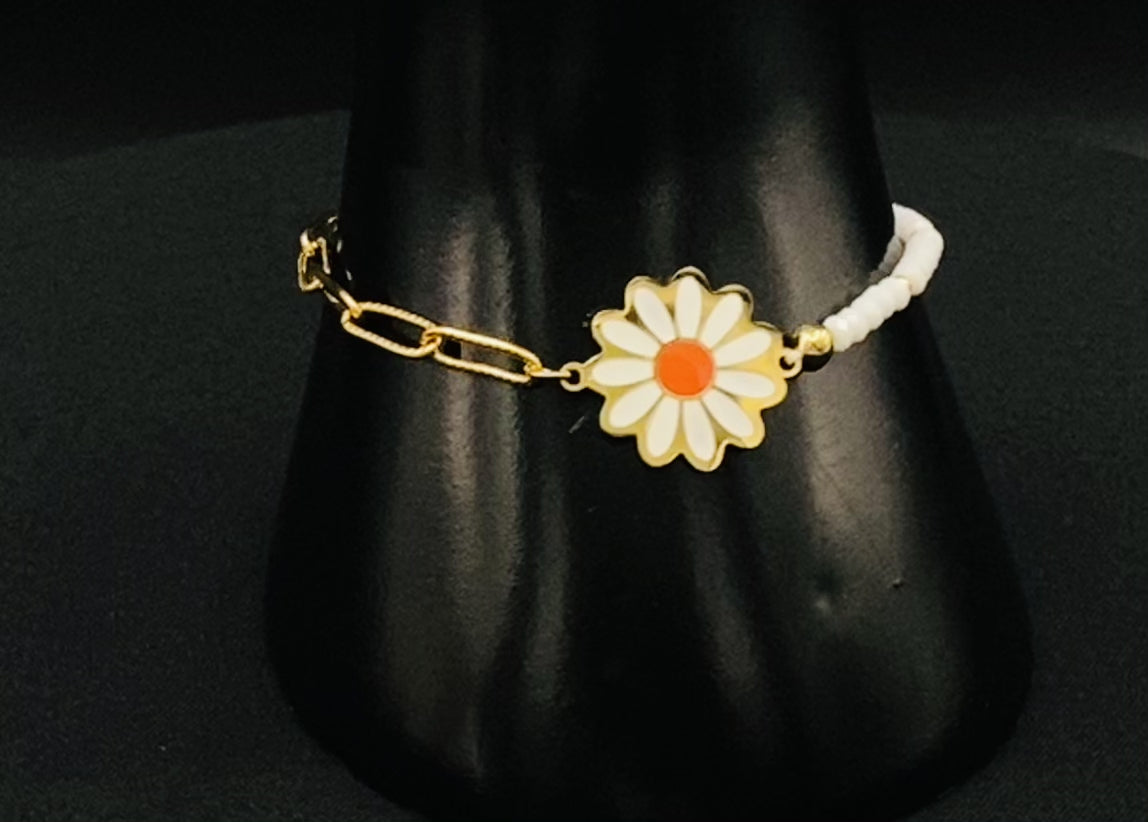 “Daisy Chain Bead Bracelet in white, crafted from stainless steel with 18K gold plating. Features a daisy flower pattern with crystal and rhinestone accents. Eco-friendly, nickel and lead-free, safe for sensitive skin.”