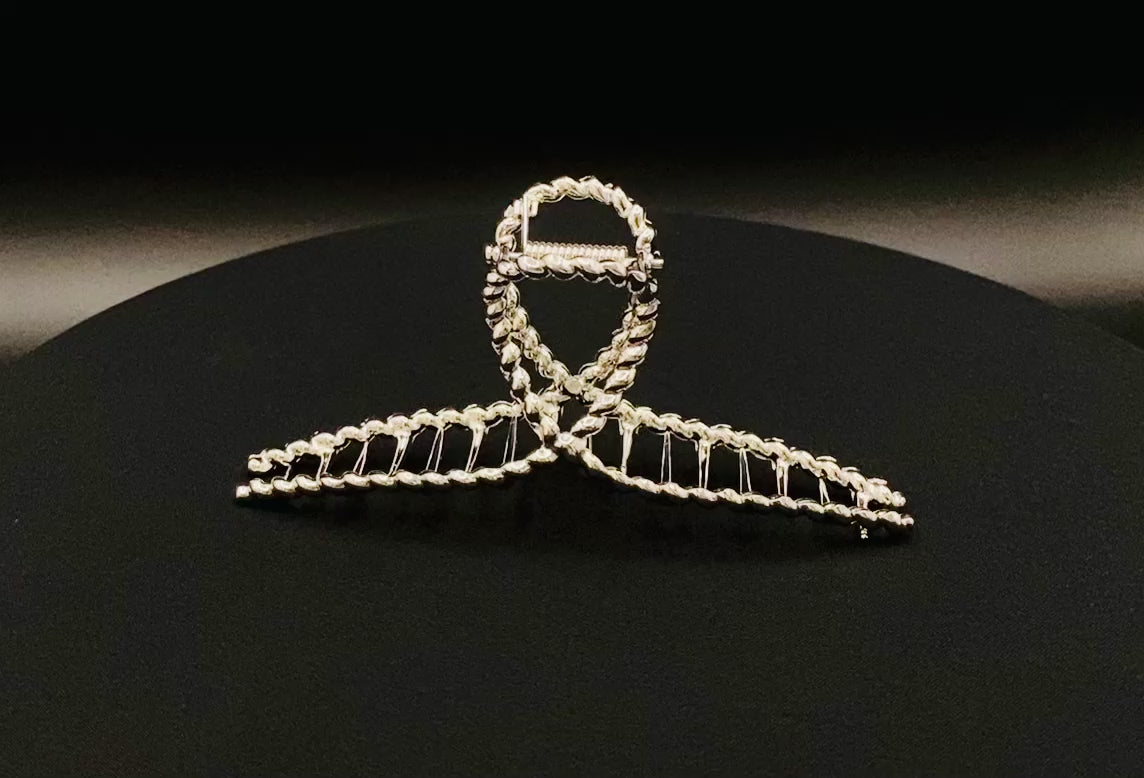 “Bellezza Claw Clip crafted from high-quality acrylic with a sleek silver finish. Measures 11.5 cm in length, ideal for securing various hairstyles. Durable and stylish, perfect for both formal and casual occasions.”
