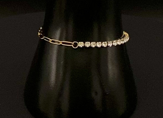 “Gemma Bracelet in gold with iced-out zircon paperclip chain, crafted from tarnish-free stainless steel and plated with 18K gold. Waterproof and perfect for daily wear or special occasions.”