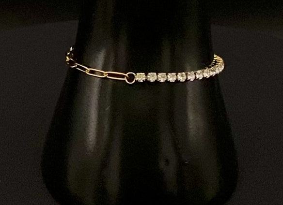 “Gemma Bracelet in gold with iced-out zircon paperclip chain, crafted from tarnish-free stainless steel and plated with 18K gold. Waterproof and perfect for daily wear or special occasions.”