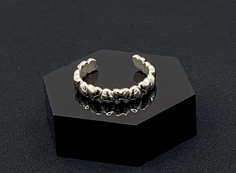 Bianca Stainless Steel Ring: Crafted from high-quality 316L stainless steel, this ring features a sleek, intertwined design that exudes sophistication. Available in size 7, it combines durability with a trendy, elegant pattern.