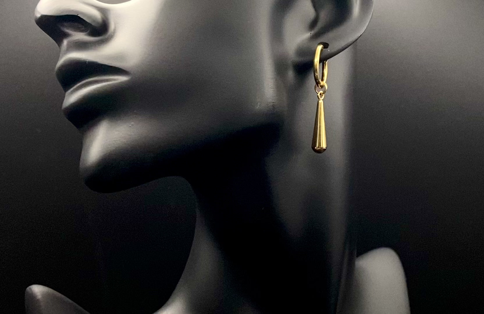 Elysian Teardrop Dangle Earrings Gold.
Exquisite Elysian Teardrop Dangle Earrings crafted from high-quality stainless steel and plated with 18K gold. Featuring an elegant water drop shape, these earrings offer a timeless vintage style. Ideal for special occasions, they add a touch of sophistication to any outfit. Durable and long-lasting, perfect for elevating your style with classic design and modern craftsmanship.