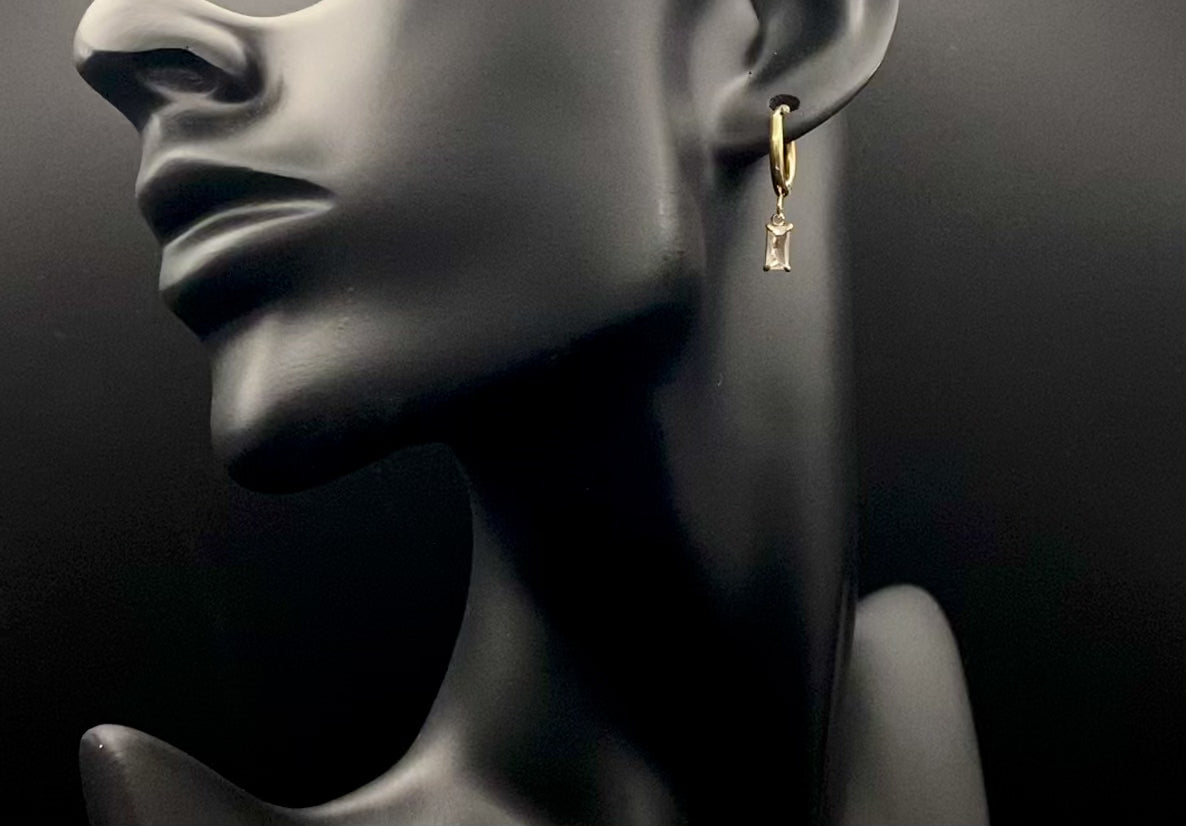 “Marilla Earrings Gold: Elegant drop earrings featuring dazzling zircon stones set in high-quality stainless steel, plated with 18K gold. Waterproof and tarnish-free, perfect for daily wear and long-lasting beauty.”